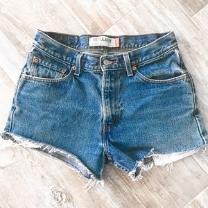 LEVI’S | vintage 505 cutoff hi-rise Levi’s size 30